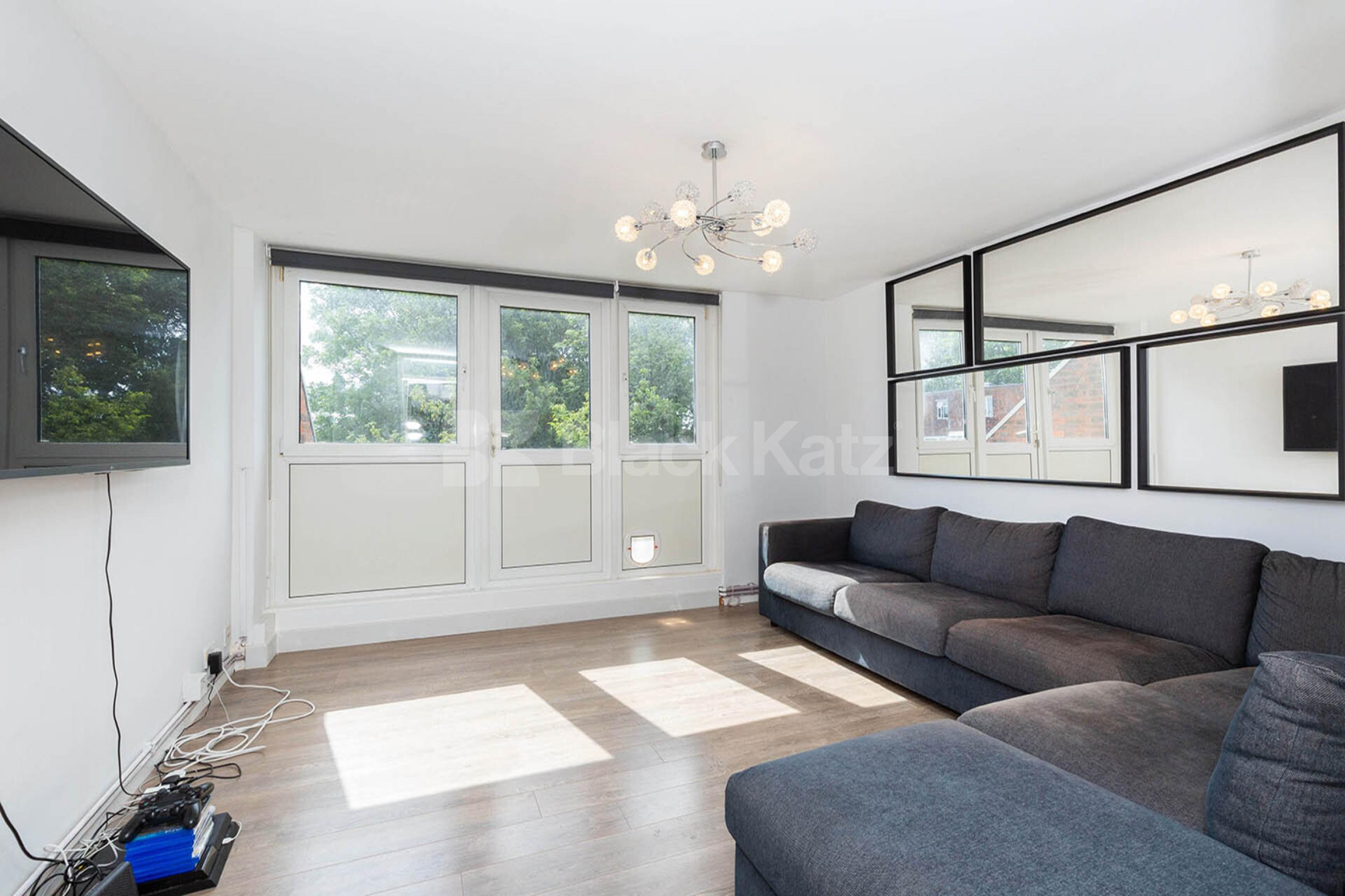 spacious split lever 3 bedroom with large balcony a short walk to underground Sanders Way, Archway N19